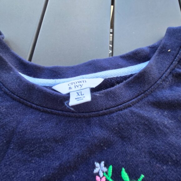 Crown & Ivy Blue Short Sleeve Sweater with Floral embroidery Sz XL - Picture 4 of 7